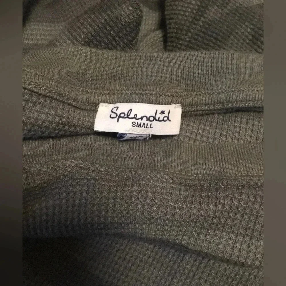 Woman SPLENDID olive Green Camouflage Thermal Pullover Cropped Sweatshirt Small - Picture 4 of 4